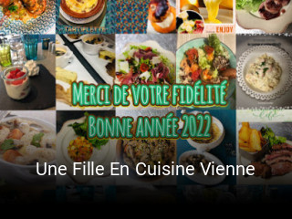 Une Fille En Cuisine Vienne