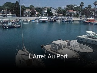 L'Arret Au Port