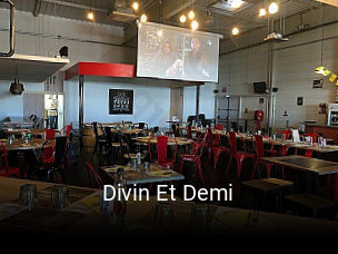 Divin Et Demi